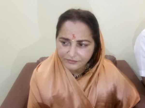 Lok Sabha Results 2019 bjp leader Jaya Prada Leading of Rampur seat Lok Sabha Results 2019 bjp leader Jaya Prada Leading of Rampur seat