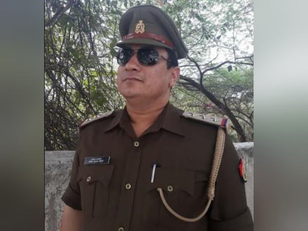 पुलिस की वर्दी में आए थे लुटेरे