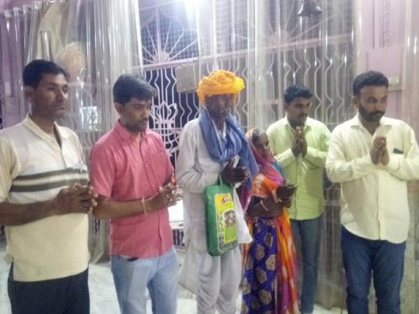 पूजा अर्चना कर रवाना हुए परिजन