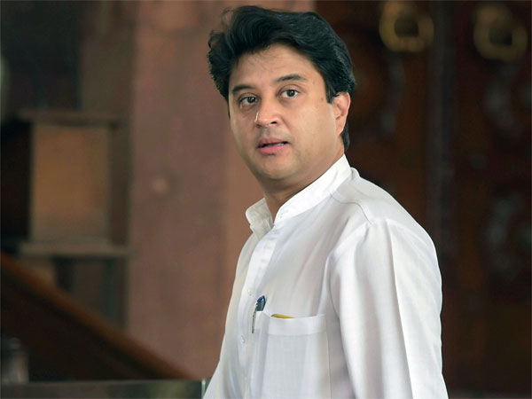 2002 से सांसद थे ज्योतिरादित्य