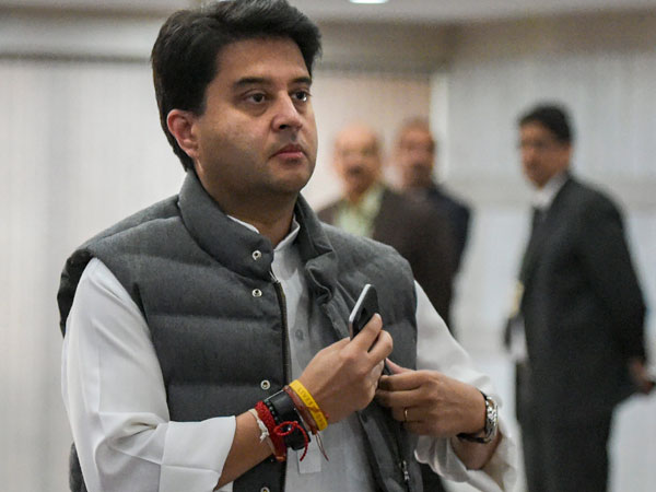 सिंधिया के सामने भाजपा प्रत्याशी मोदी के नाम के भरोसे