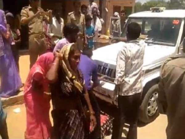 गर्लफ्रेंड ने पुलिस से की शिकायत