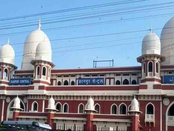 स्टेशन पर लड़की को छोड़कर भाग गया