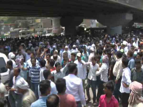 tannery workers protest and blocked kanpur lucknow national highway tannery workers protest and blocked kanpur lucknow national highway