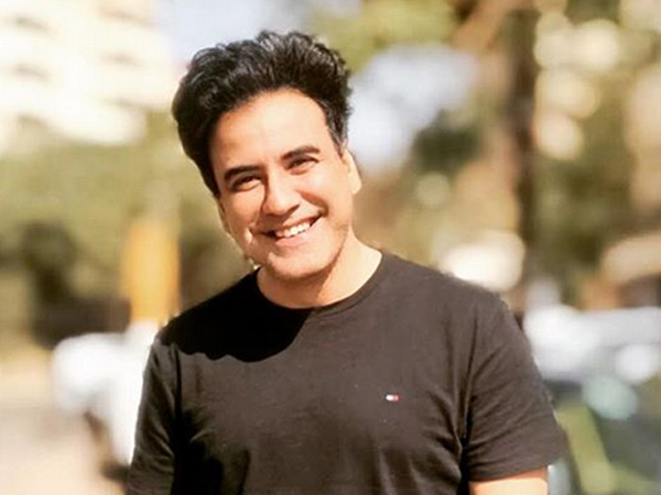 करण को रिझाने के लिए महिला भेजती थी बोल्ड फोटो