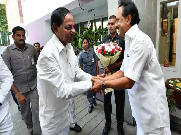 फेडरल फ्रंट को फिर से जीवित करने में लगे हैं केसीआर