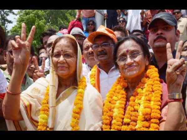 42 साल बाद फूलपुर में महिला के हाथ कमान