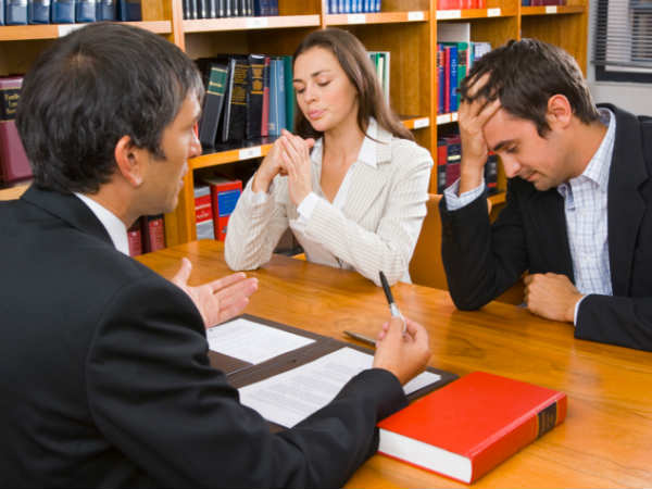 कंपनियों में काम करने वाली वकील भी शामिल