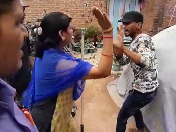 thief beaten by woman in moradabad thief beaten by woman in moradabad