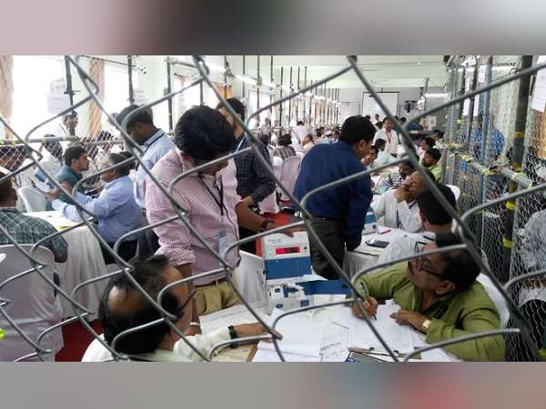 Rajkot Lok Sabha Election Result 2019: vote-counting stopped when congress objection Rajkot Lok Sabha Election Result 2019: vote-counting stopped when congress objection