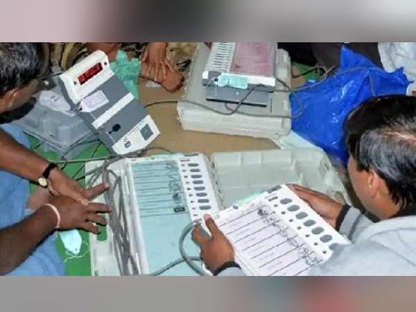 सभी 26 सीटों पर तीसरे चरण में 23 अप्रैल को मतदान हुआ