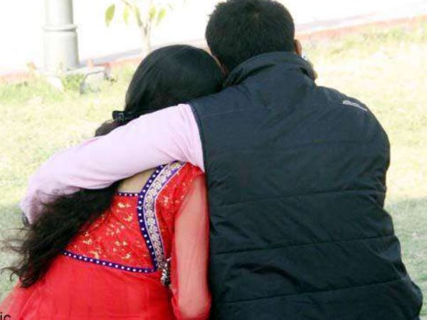 जिद करके लड़के के पास उसके घर रहने चली गई
