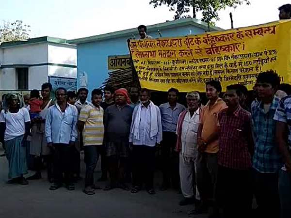 पुलिस से हुई नोकझोंक