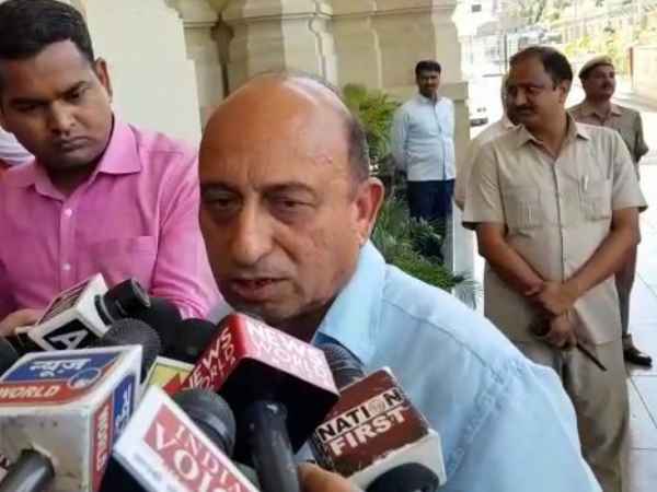 जिला आबकारी अधिकारी, 5 हेड कांस्टेबल और 5 सिपाही सस्पेंड