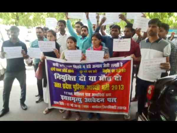 exam passed candidates protesting against yogi government exam passed candidates protesting against yogi government