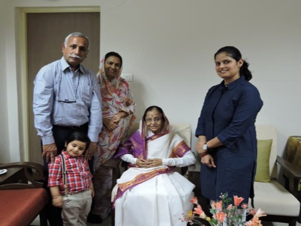 मेजर प्रेरणा सिंह खीची का परिवार