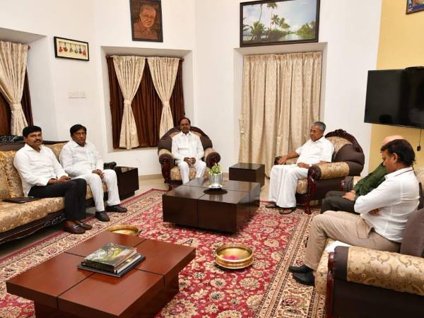 lok sabha elections 2019 Chandrashekhar Rao met Pinarayi Vijayan amid buzz third front lok sabha elections 2019 Chandrashekhar Rao met Pinarayi Vijayan amid buzz third front