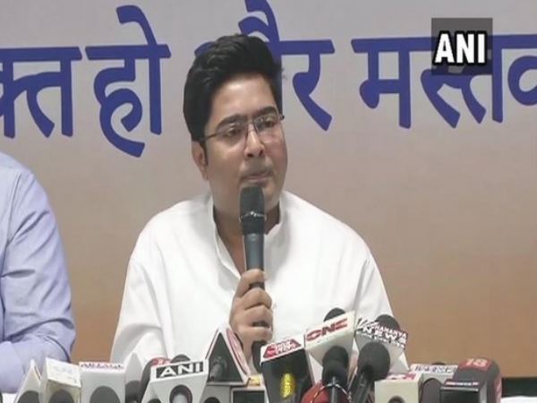 ममता बनर्जी के भतीजे अभिषेक ने नरेंद्र मोदी को भेजा मानहानि नोटिस ममता बनर्जी के भतीजे अभिषेक ने नरेंद्र मोदी को भेजा मानहानि नोटिस
