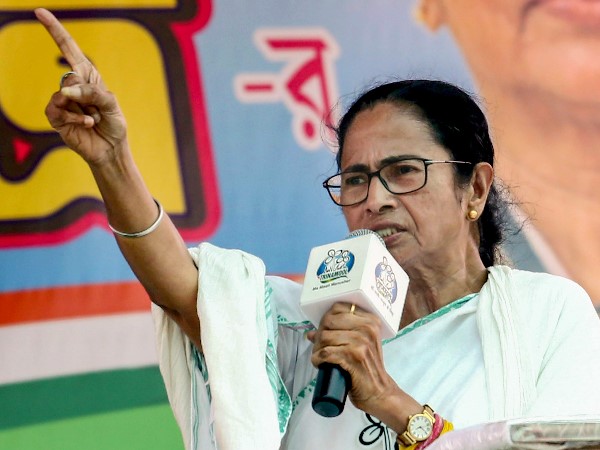 ममता समेत टीएमसी के कई नेताओं ने बदली अपनी तस्वीरें