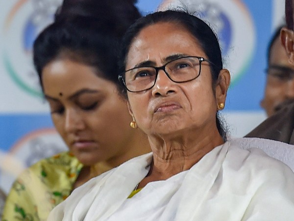 बीजेपी ने चुनाव आयोग के नाम पर राज्य के प्रशासन पर नियंत्रण कर लिया है
