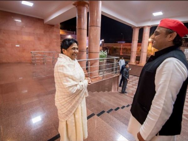 आगे की रणनीति को लेकर चर्चा