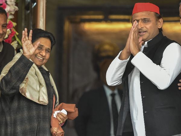 'मायावती-अखिलेश ने एक दूसरे की मदद की'