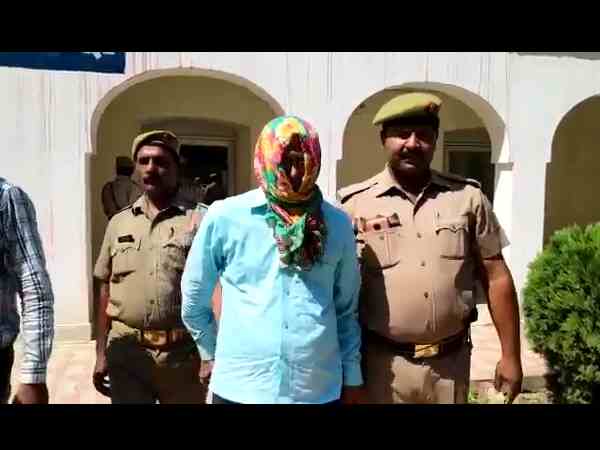 babu with 21 lakh rupees arrested in mid day meal scam babu with 21 lakh rupees arrested in mid day meal scam