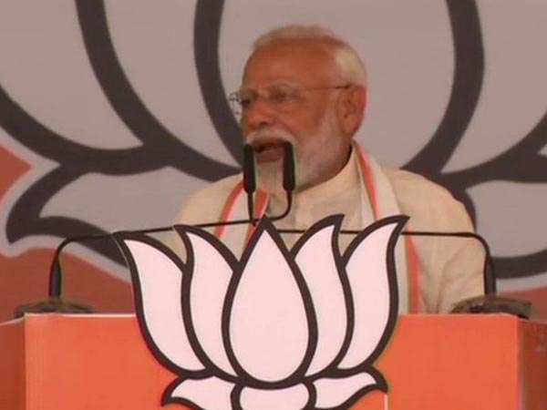 यूपी के लोगों को बाहरी बोलती हैं ममता, कुर्सी के खेल में माया भी हैं दीदी के साथ: पीएम मोदी यूपी के लोगों को बाहरी बोलती हैं ममता, कुर्सी के खेल में माया भी हैं दीदी के साथ: पीएम मोदी
