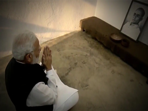 पीएम मोदी ने दी श्रद्धांजलि