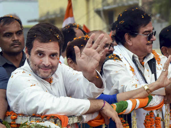 मोदी को हटाने की कवायद में जुटे हैं राहुल