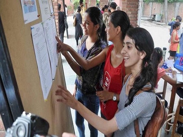 गगन दीक्षित और आयुष्मान ने 499 अंक हासिल किए