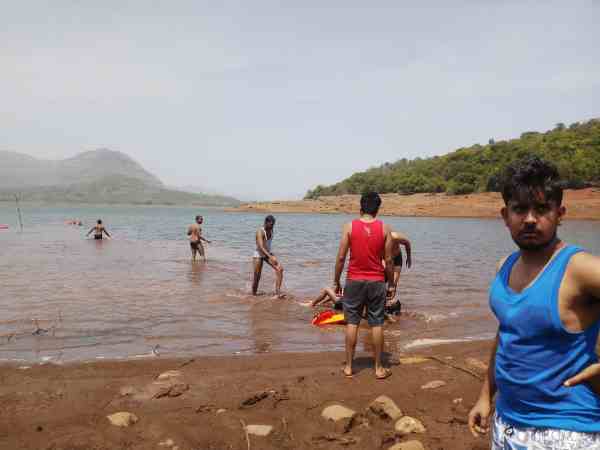 Three MBA students from pune drown in the Mulshi dam Three MBA students from pune drown in the Mulshi dam