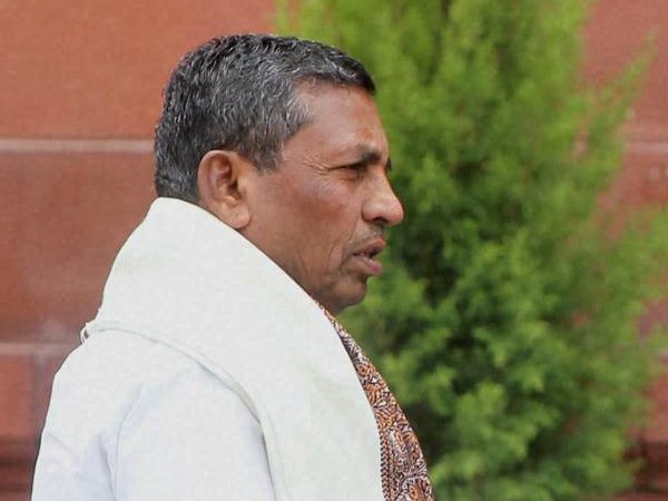 सात बार के सांसद केएच मुनियप्पा को दो लाख से ज्यादा वोटों से हराया