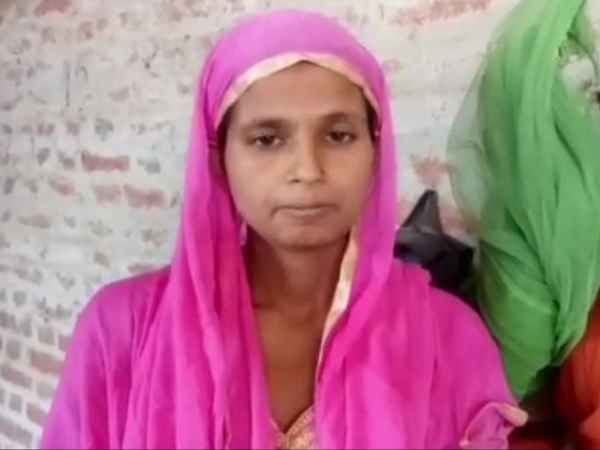 'समाज के डर से बदला बच्चे नाम'