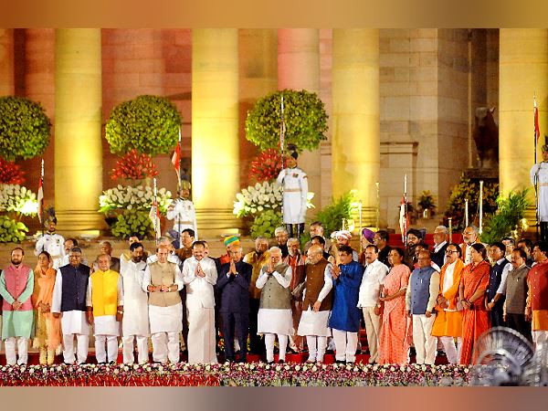 मोदी की कैबिनेट में इस बार 25 कैबिनेट मंत्री