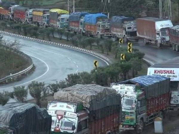 jammu kashmir: Governor lift restrictions on civilian movement on NH-44, from 27 may jammu kashmir: Governor lift restrictions on civilian movement on NH-44, from 27 may