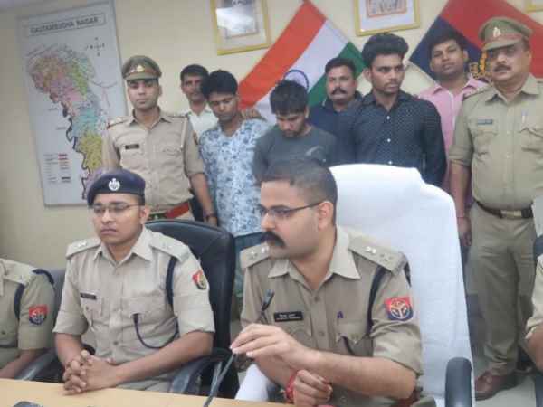 पत्नी ने नहीं दी तहरीर