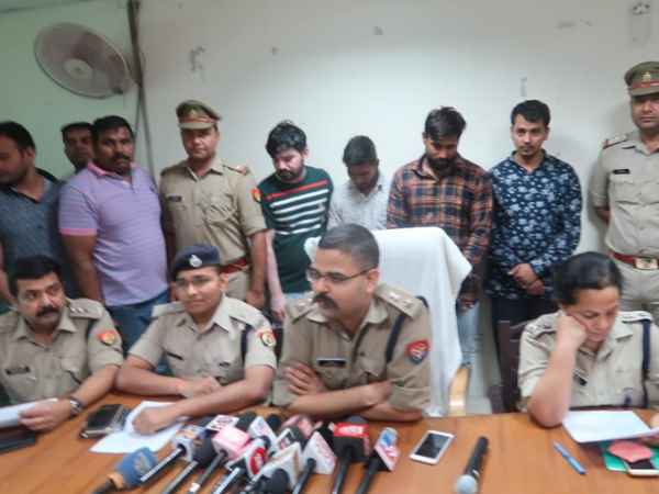 Noida police arrested four criminals Noida police arrested four criminals