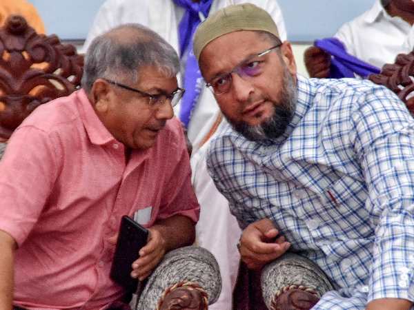 महाराष्ट्र में ओवैसी की पार्टी के साथ मोर्चा बनाकर चुनाव में प्रकाश आंबेडकर