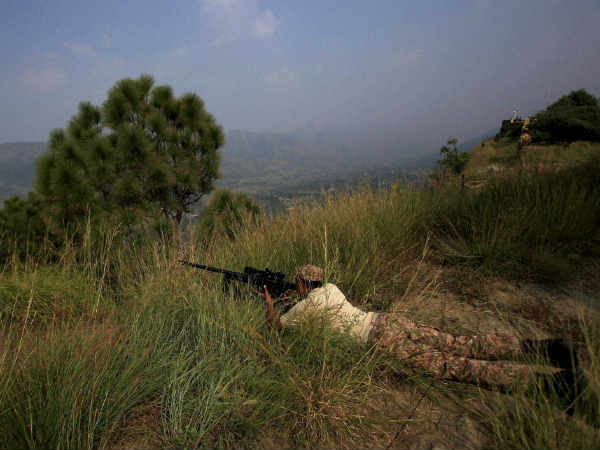 जम्मू से सटे बॉर्डर पर तैनात टैंक