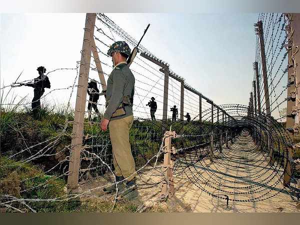 Pakistani intruder nabbed in Kutch of Gujarat Pakistani intruder nabbed in Kutch of Gujarat