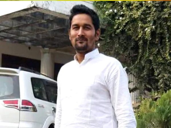 सीवान। पूर्व सांसद शहाबुद्दीन के भतीजे यूसुफ की हत्या के मामले में गवाह की बुधवार को गोली मारकर हत्या कर दी गई। युसूफ मर्डर केस के गवाह श्याम बाबू की सीवान में बाइक पर आए बदमाशों ने गोलियां मारकर हत्या कर दी। श्याम बाबू इस साल फरवरी में सीवान के पूर्व सांसद शहाबुद्दीन के भतीजे युसूफ की हत्या के मामले में गवाह थे। सीवान। पूर्व सांसद शहाबुद्दीन के भतीजे यूसुफ की हत्या के मामले में गवाह की बुधवार को गोली मारकर हत्या कर दी गई। युसूफ मर्डर केस के गवाह श्याम बाबू की सीवान में बाइक पर आए बदमाशों ने गोलियां मारकर हत्या कर दी। श्याम बाबू इस साल फरवरी में सीवान के पूर्व सांसद शहाबुद्दीन के भतीजे युसूफ की हत्या के मामले में गवाह थे।