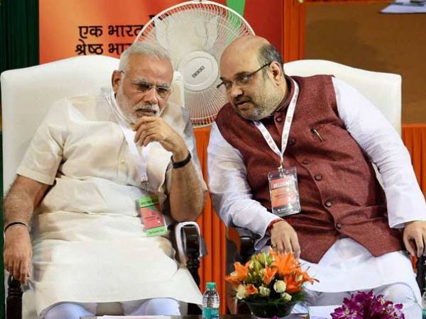 SC asks EC to decide before May 6, the 9 complaints filed by Congress against PM Modi and Amit Shah SC asks EC to decide before May 6, the 9 complaints filed by Congress against PM Modi and Amit Shah