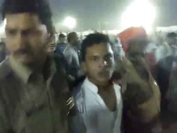a young man show black flag to pm modi in election rally a young man show black flag to pm modi in election rally
