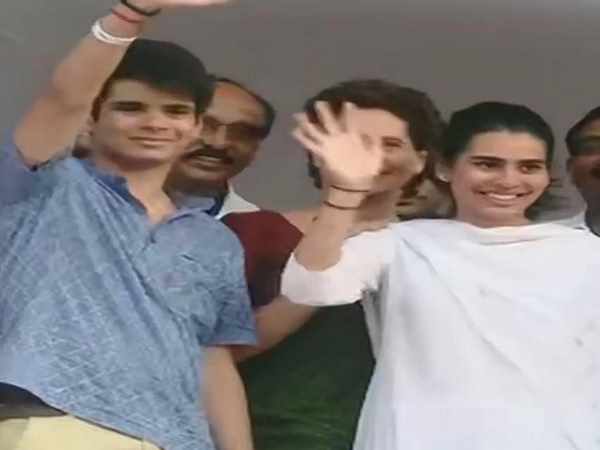 प्रियंका के साथ मंच पर दिखे थे रेहान और मिराया