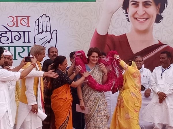 प्रियंका ने शायरी बोल प्रियंका पर साधा निशाना
