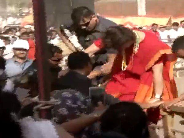 रतलाम में प्रियंका का खास अंदाज