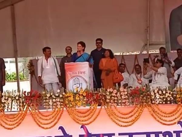 सिर्फ पाकिस्तान की बात करते हैं मोदी