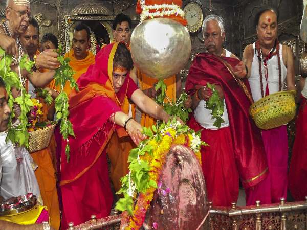 प्रियंका ने महाकाल मंदिर में विशेष पूजा की