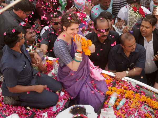 congress leader Priyanka Gandhi road show in Varanasi congress leader Priyanka Gandhi road show in Varanasi